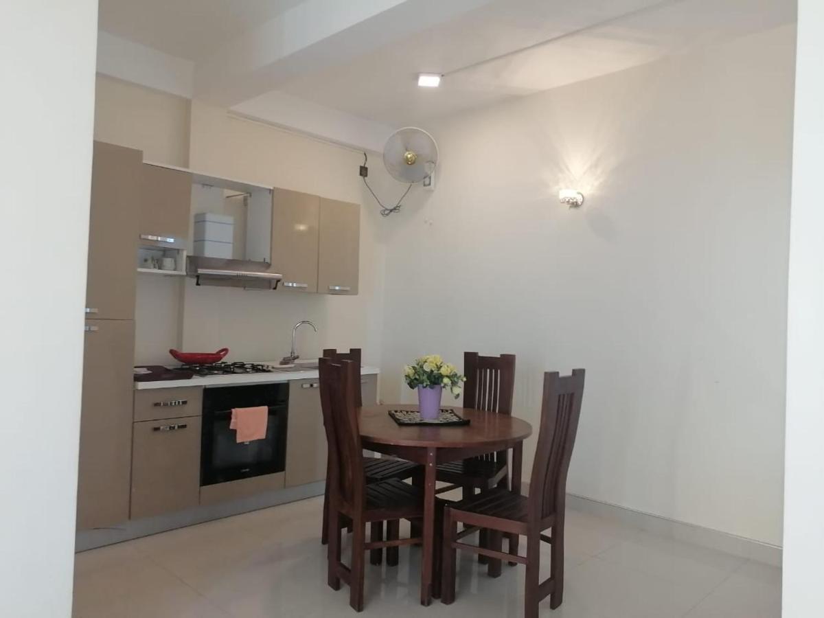 Queens Beach Hotel Tangalle Bagian luar foto