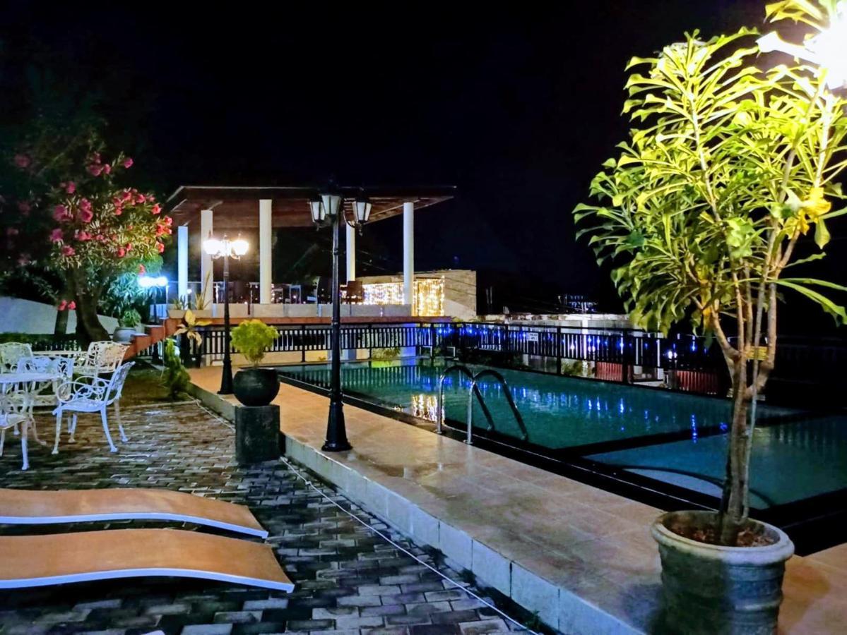 Queens Beach Hotel Tangalle Bagian luar foto