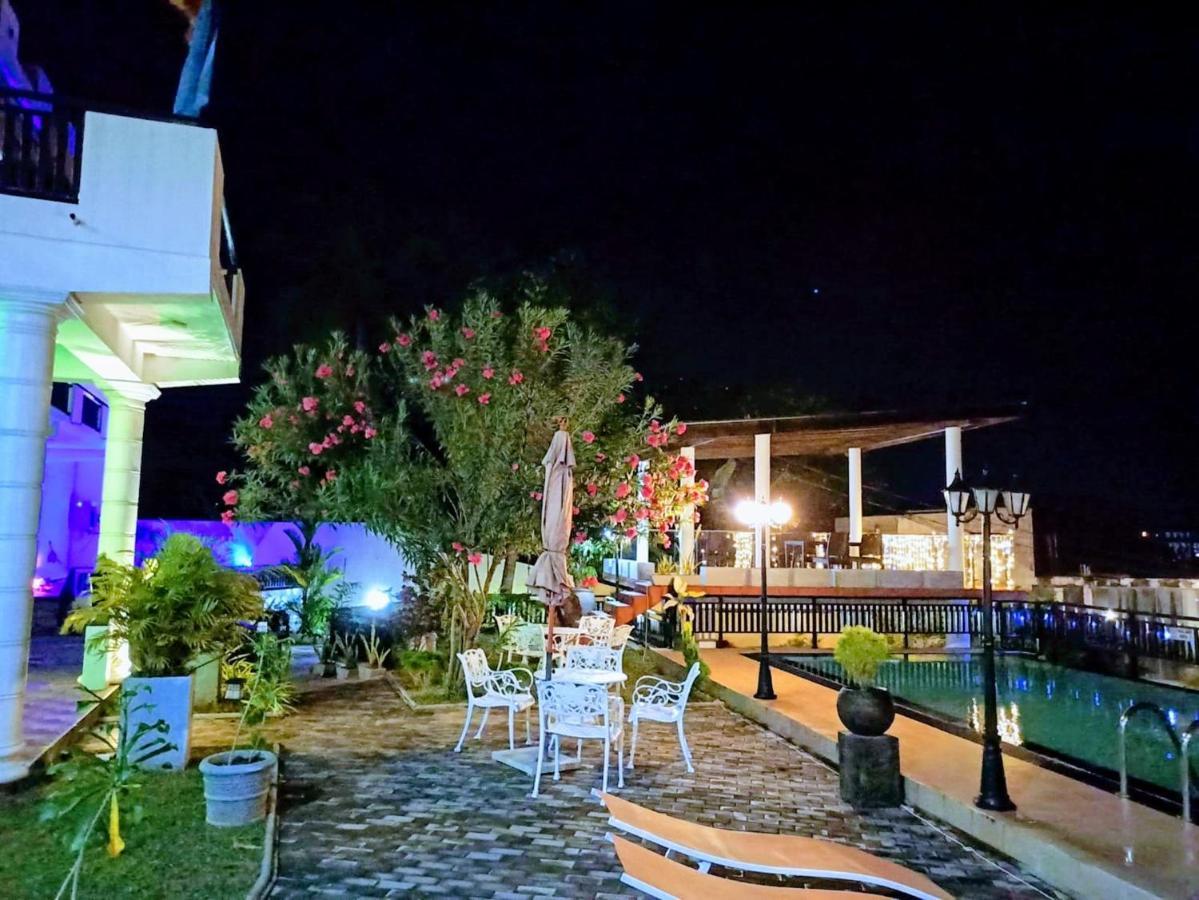 Queens Beach Hotel Tangalle Bagian luar foto