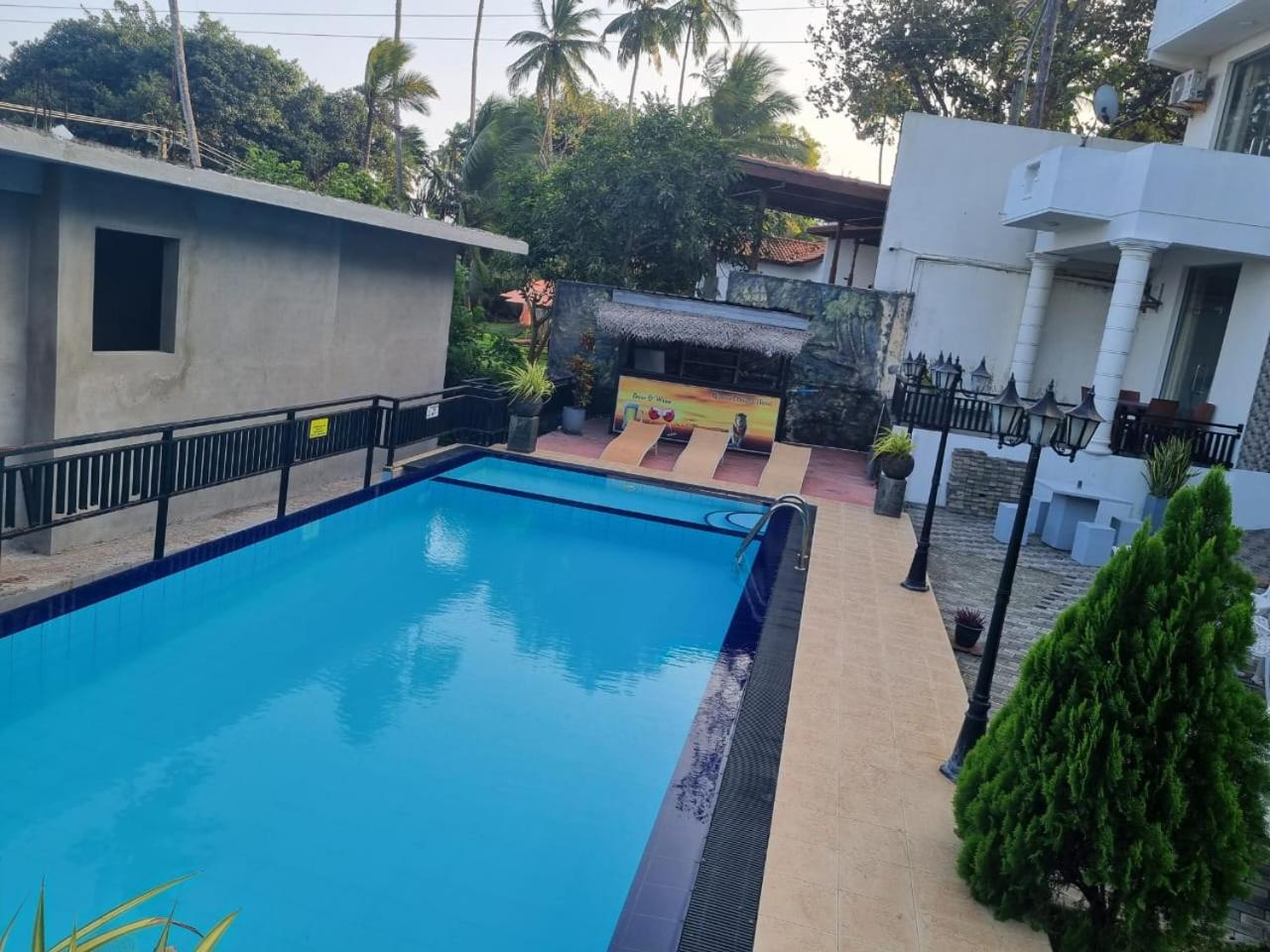 Queens Beach Hotel Tangalle Bagian luar foto