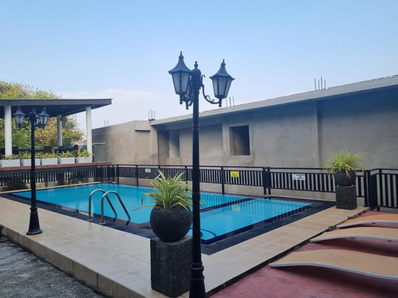 Queens Beach Hotel Tangalle Bagian luar foto
