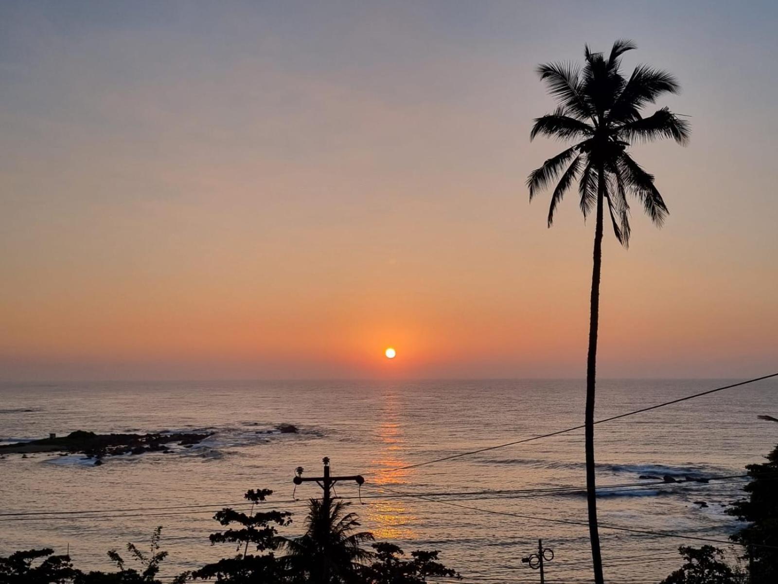 Queens Beach Hotel Tangalle Bagian luar foto