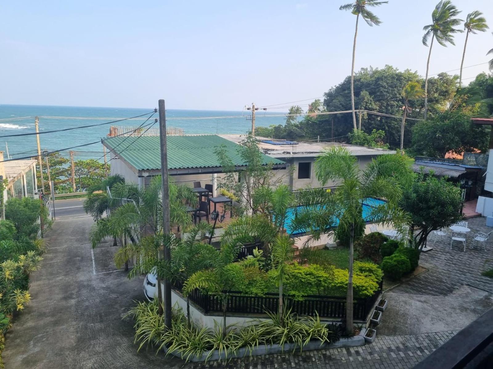 Queens Beach Hotel Tangalle Bagian luar foto