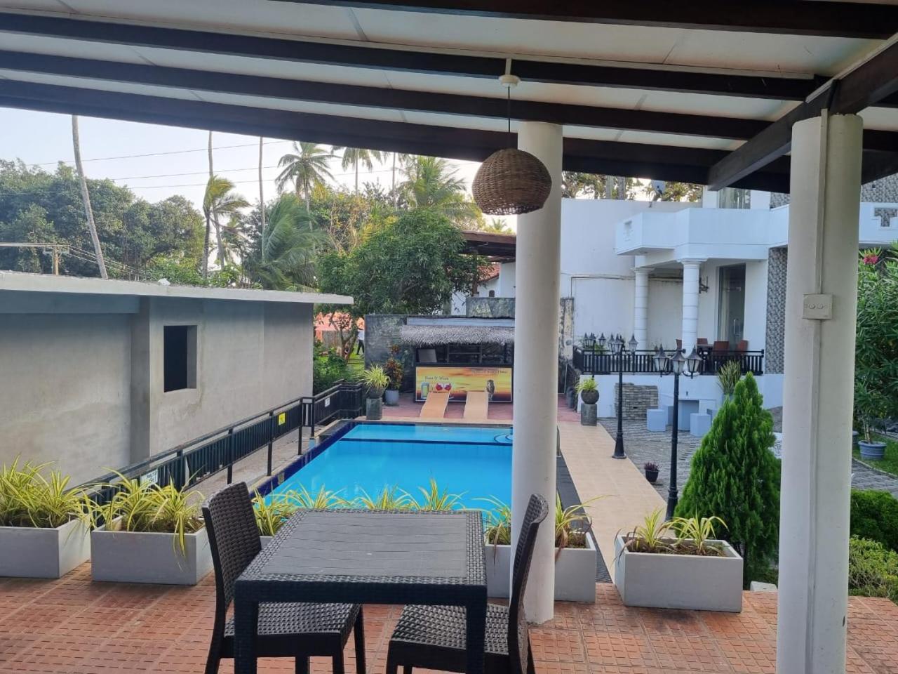 Queens Beach Hotel Tangalle Bagian luar foto