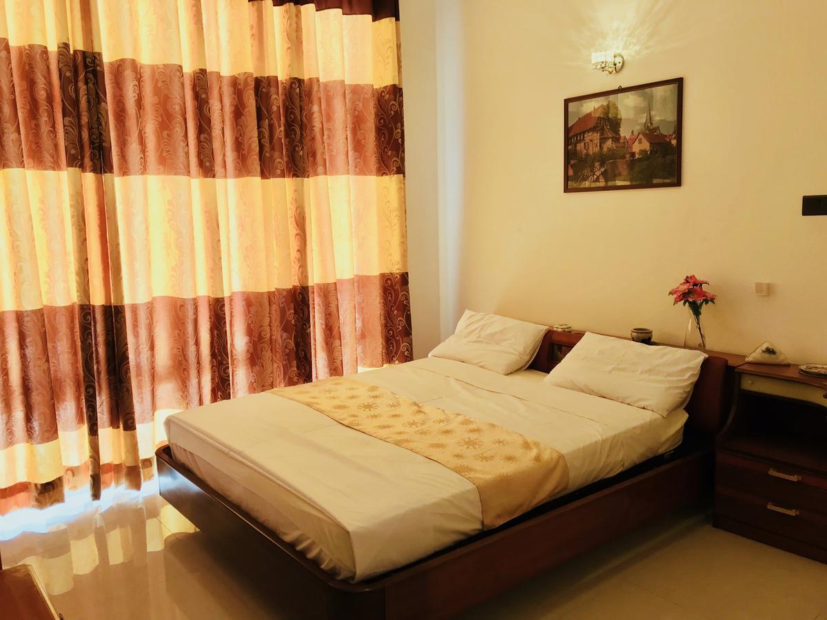 Queens Beach Hotel Tangalle Bagian luar foto