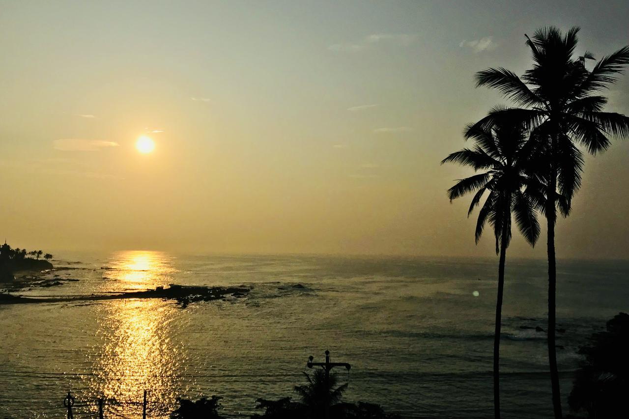 Queens Beach Hotel Tangalle Bagian luar foto
