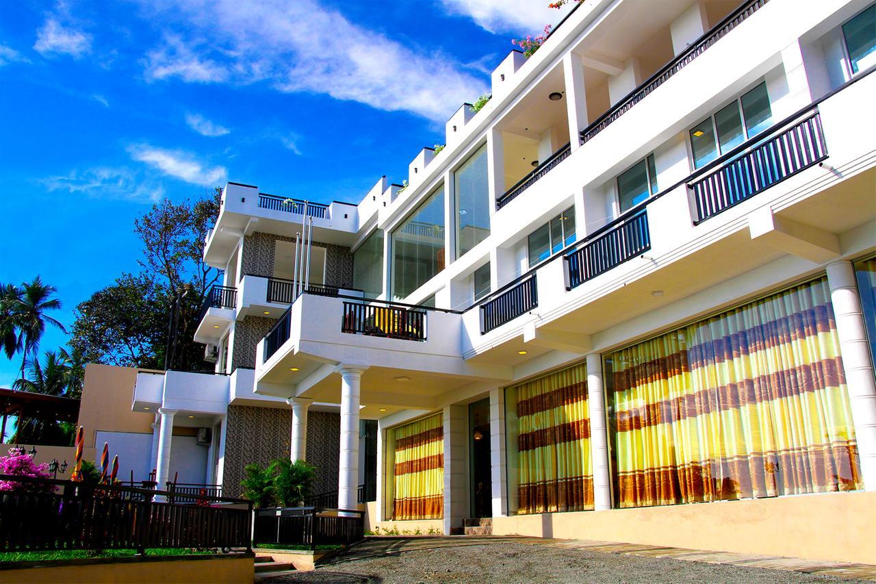 Queens Beach Hotel Tangalle Bagian luar foto