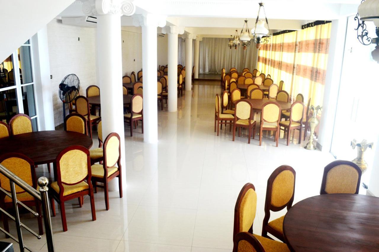 Queens Beach Hotel Tangalle Bagian luar foto