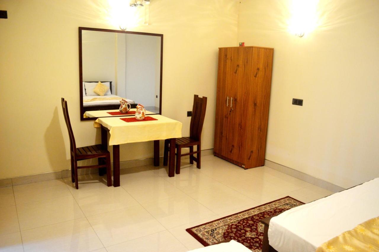 Queens Beach Hotel Tangalle Bagian luar foto