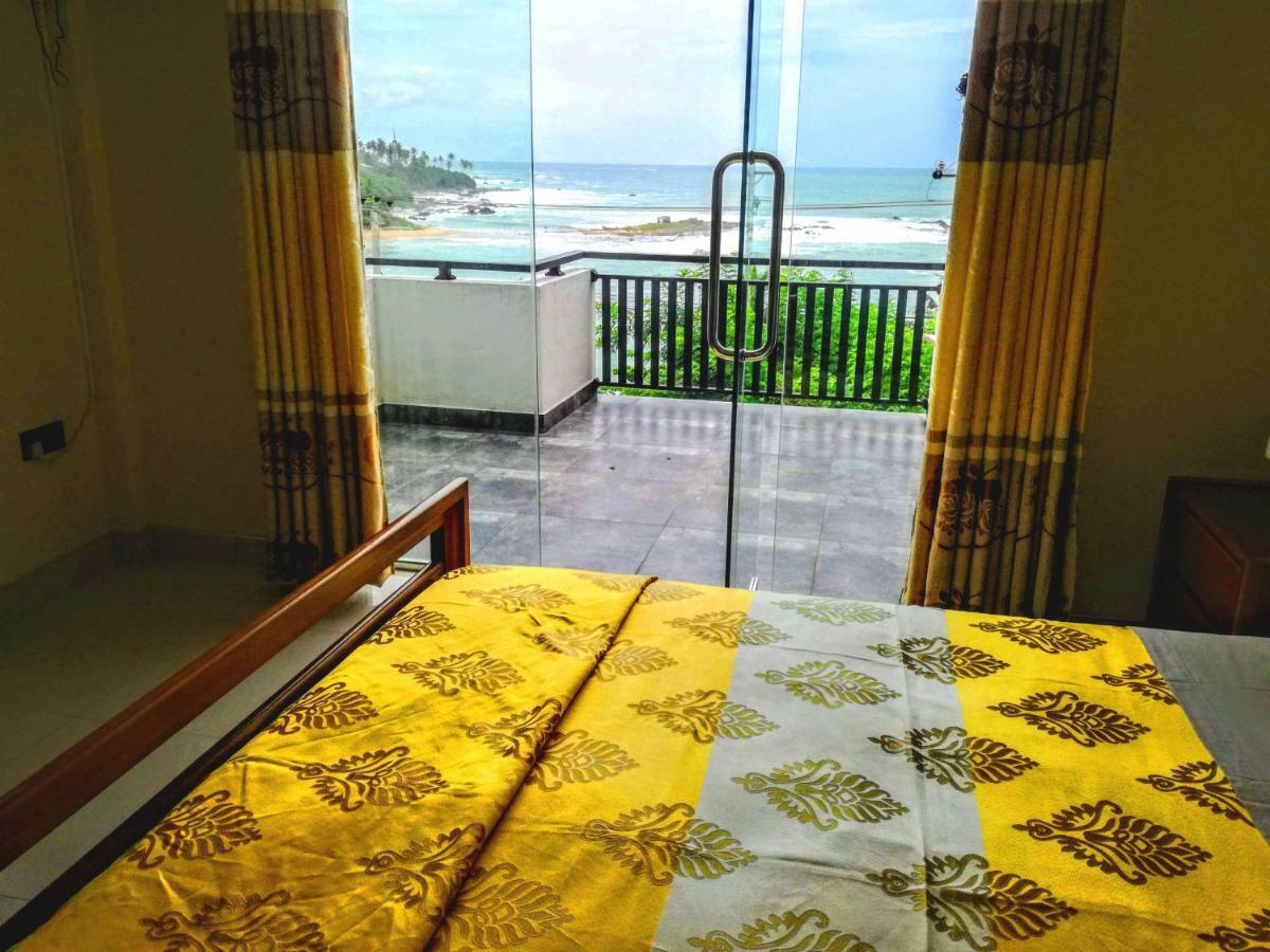 Queens Beach Hotel Tangalle Bagian luar foto