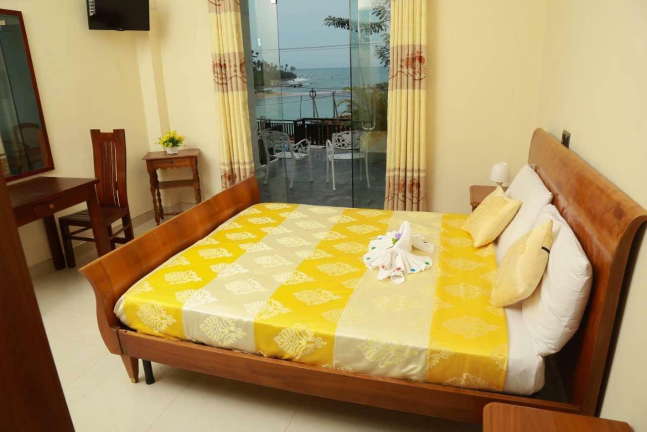 Queens Beach Hotel Tangalle Bagian luar foto