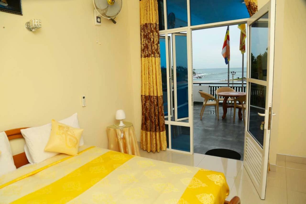 Queens Beach Hotel Tangalle Bagian luar foto