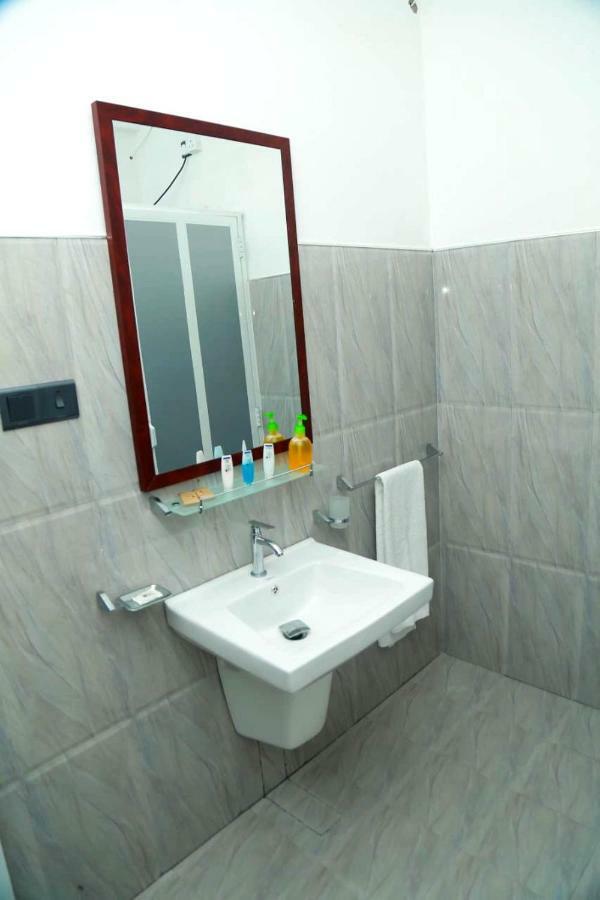 Queens Beach Hotel Tangalle Bagian luar foto