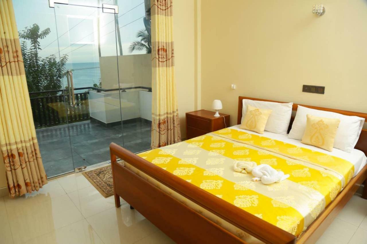 Queens Beach Hotel Tangalle Bagian luar foto