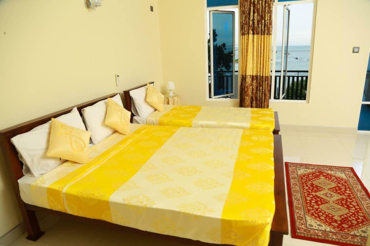 Queens Beach Hotel Tangalle Bagian luar foto