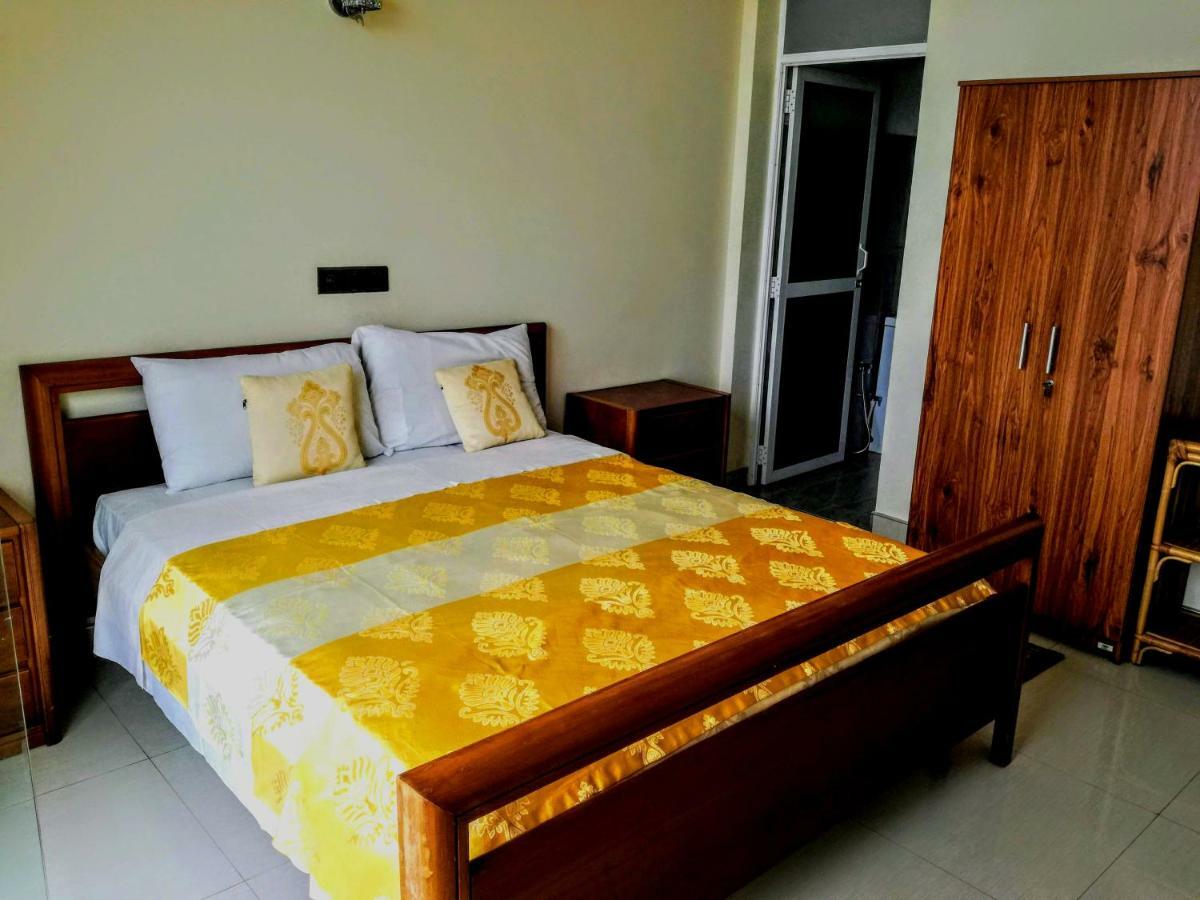 Queens Beach Hotel Tangalle Bagian luar foto
