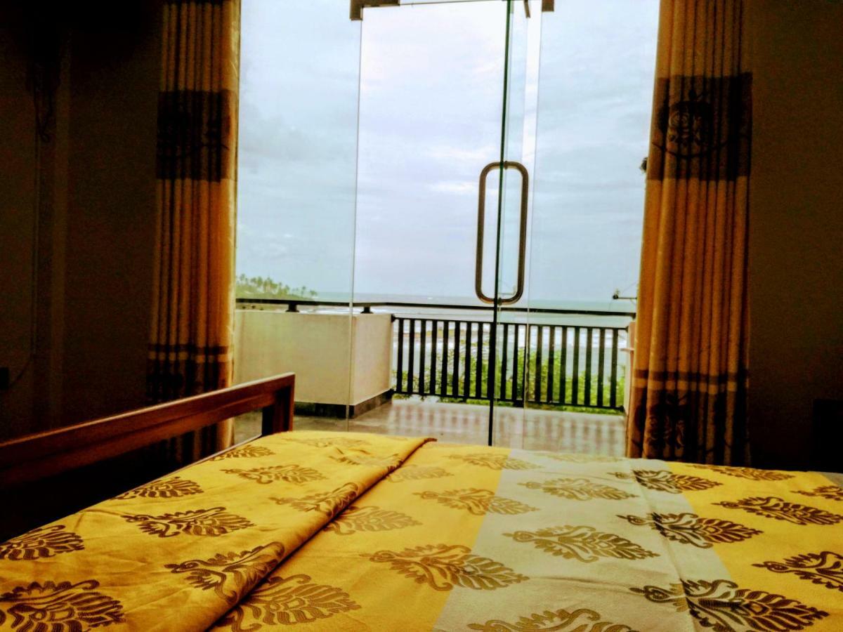 Queens Beach Hotel Tangalle Bagian luar foto